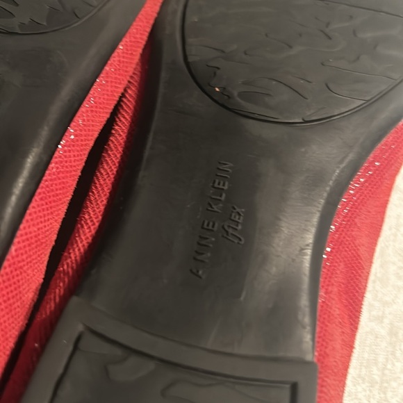 Anne Klein Women’s Red 2000s Styled Flats w/ Y2K Buckle and Bright red Sz 7.5 - Picture 12 of 13